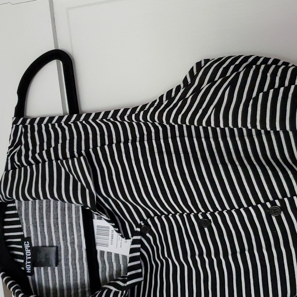 *Nwt* Hot Topic's Stripe Button Up Tie Top - Picture 6 of 16